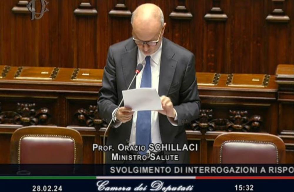 Fuga dei cervelli, Schillaci: "Sìagli incentivi fiscali anche per il personale sanitario"